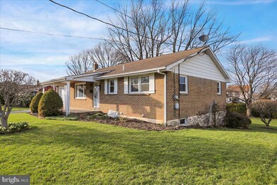 515 Lyman Ave, Womelsdorf, PA 19567 - photo 2