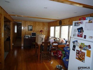 Entertain inside there is room