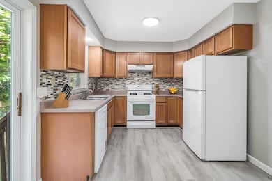 49 Harvell St unit 9, Manchester, NH 03102 - photo 3