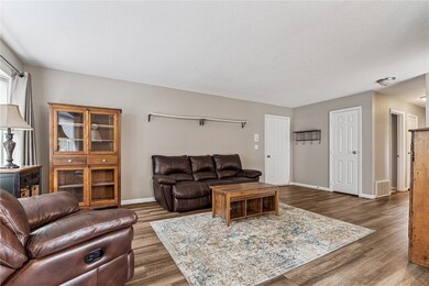 3915 Lexington Dr NE unit B, Cedar Rapids, IA 52402 - photo 5