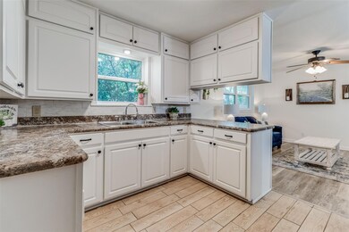 411 E 10th St, Bonham, TX 75418 - photo 2