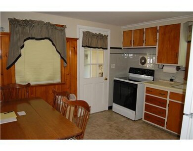 87 Rutherford Ave, Warwick, RI 02886 - photo 4