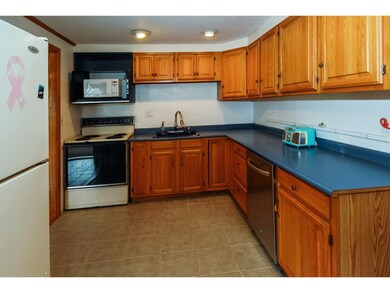 252 Holly Ln, Portsmouth, NH 03801 - photo 6