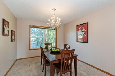 7622 Princeton Dr NE, Cedar Rapids, IA 52402 - photo 6