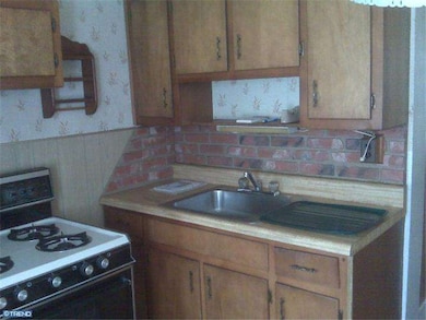 1226 Fidelity St, Reading, PA 19604 - photo 4