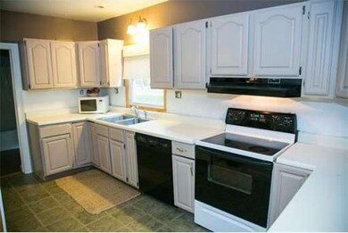 54 Clark Rd, Londonderry, NH 03053 - photo 2