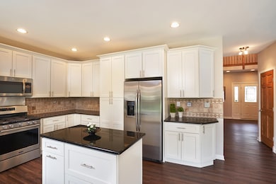 542 W Gladys Ave, Elmhurst, IL 60126 - photo 2