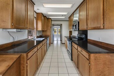 *Counter virtually staged.* This is what kitchen c