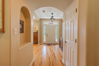 Foyer entrance featuring nook for displaying small