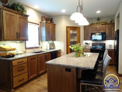 4437 SW Brandywine Ln, Topeka, KS 66610 - photo 4