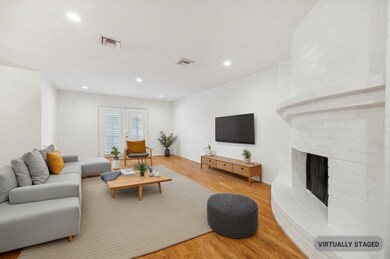 Living Room *virtually staged