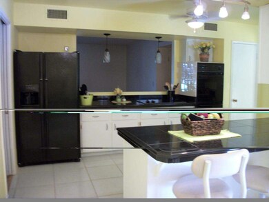 Kitchen - Open to L/R