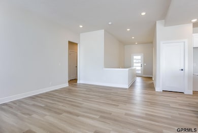 18483 Robin Cir, Omaha, NE 68136 - photo 3