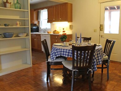Dining area with access through the...