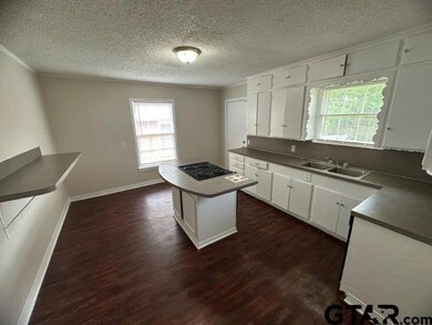 1319 1319 Graham Dr, Tyler, TX 75701 - photo 3