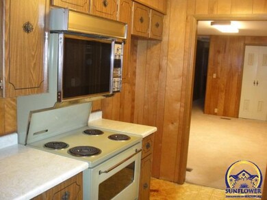 616 Navarre St, Rossville, KS 66533 - photo 3