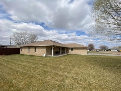 525 Jayhawk Ave, Hugoton, KS 67951 - photo 3