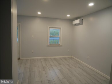 903 W Spruce St, Coal Township, PA 17866 - photo 6