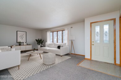 2407 9th Ave S, Grand Forks, ND 58201 - photo 7