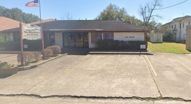 411 E Main St