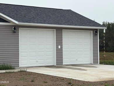 5476 Matthew Ave, Williston, ND 58801 - photo 4