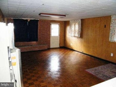 7806 Adelphi Ct, Hyattsville, MD 20783 - photo 2