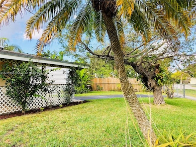 Covered carport & 2 gate entrances