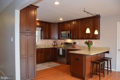 12802 Middleton Ln, Fairfax, VA 22033 - photo 6