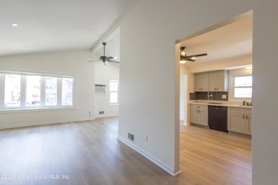 5 Hewitt Ave unit 1, Staten Island, NY 10301 - photo 4