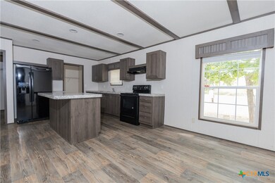 886 Greystone Dr, Copperas Cove, TX 76522 - photo 4