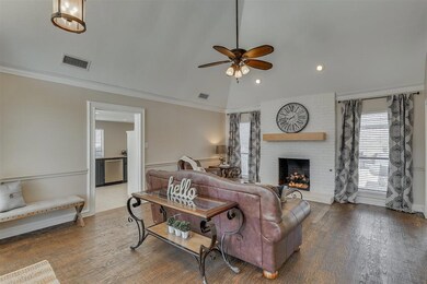 825 Shady Lake Dr, Bedford, TX 76021 - photo 6