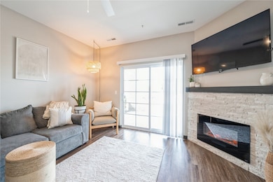 2867 Spring Rose Cir unit 109, Coralville, IA 52241 - photo 2