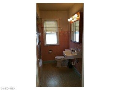 Spacious bathroom!