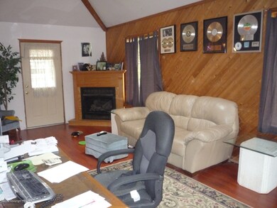 1608 Green Tree Cir, Effort, PA 18330 - photo 7