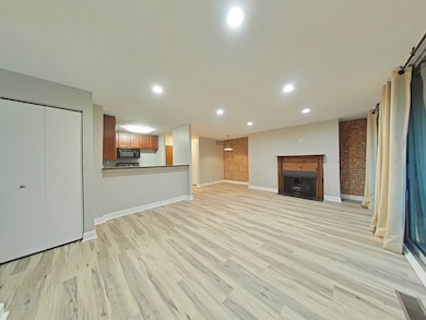 5950 Oakwood Dr unit 1G, Lisle, IL 60532 - photo 2