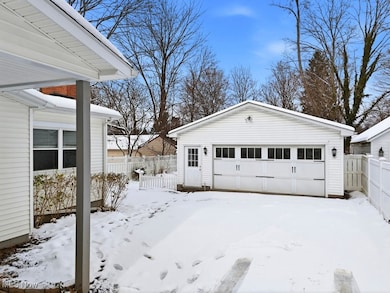 7102 Oak St, Chagrin Falls, OH 44022 - photo 4