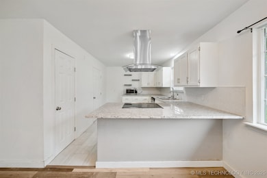 Modern look updates to kitchen