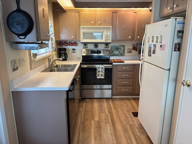 907 Trinidad W, Venice, FL 34285 - photo 6