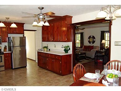 Kitchen - EXTRA LARGE KITCHEN WITH STAINLESS APPLI