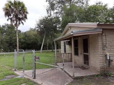 18010 Magnolia, Alvin, TX 77511 - photo 2