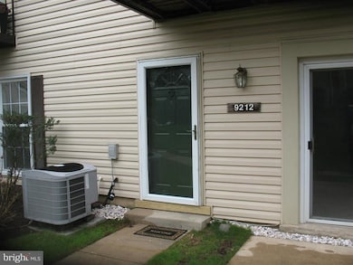 9212 Hickory Tree Ct unit 4A, Burke, VA 22015 - photo 3