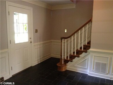 Foyer - Large and Dramatic Entrance Foyer