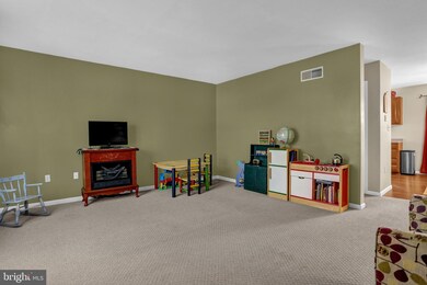 1007 Amity Cir, Reading, PA 19605 - photo 2