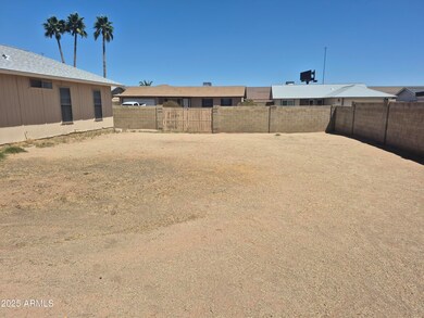 Large Yard w RV Gate