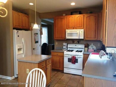 30 Pointe Circle Jackson NJ Kitchen 3 Su