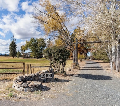 19190 Pinehurst Rd, Bend, OR 97703 - photo 3