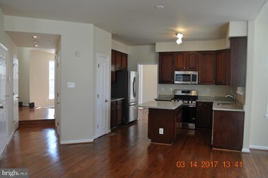 5600 Silk Tree Dr, Riverdale, MD 20737 - photo 3