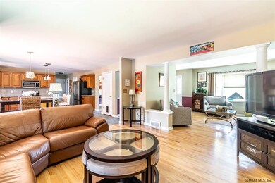 41 Macaulay Ln, Schenectady, NY 12309 - photo 3