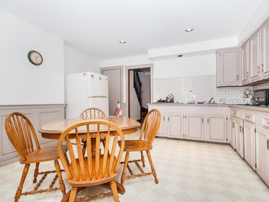 565 E 7th St, Boston, MA 02127 - photo 5