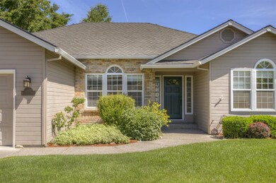 2471 Meadow Creek Dr, Medford, OR 97504 - photo 2